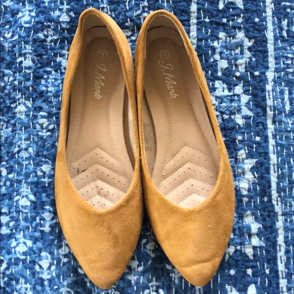 Pointed toe flats